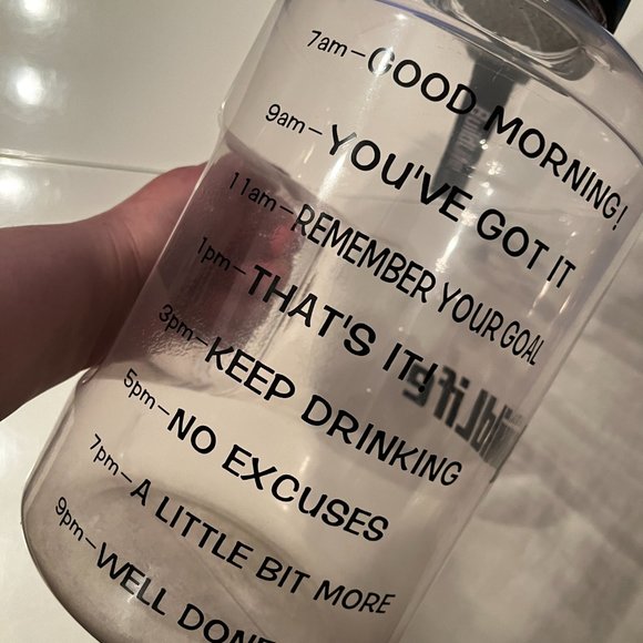 1 Gallon Water Bottle with Time Markers and Motivational Messages (w/a)‎ - Picture 2 of 12